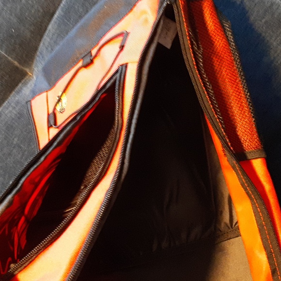 Chicago Blackhawks FOCO Big Logo Bungee Backpack - Picture 6 of 6